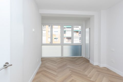 Продажа квартиры в Мадрид, Испания 3 спальни, 159м2 №121615 - фото 15