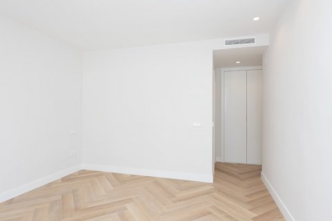Продажа квартиры в Мадрид, Испания 3 спальни, 159м2 №121615 - фото 24