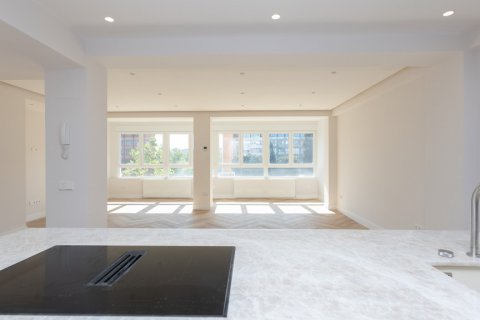 Продажа квартиры в Мадрид, Испания 3 спальни, 159м2 №121615 - фото 7