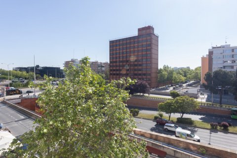 Продажа квартиры в Мадрид, Испания 3 спальни, 159м2 №121615 - фото 27