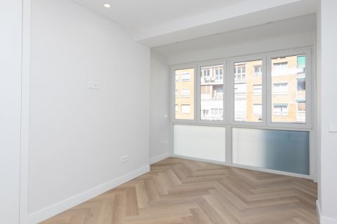 Продажа квартиры в Мадрид, Испания 3 спальни, 159м2 №121615 - фото 16