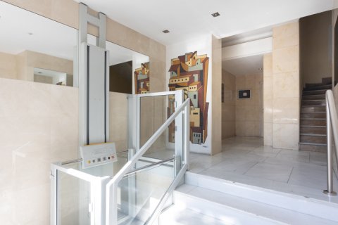 Продажа квартиры в Мадрид, Испания 3 спальни, 159м2 №121615 - фото 30