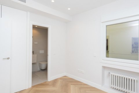 Продажа квартиры в Мадрид, Испания 3 спальни, 159м2 №121615 - фото 11