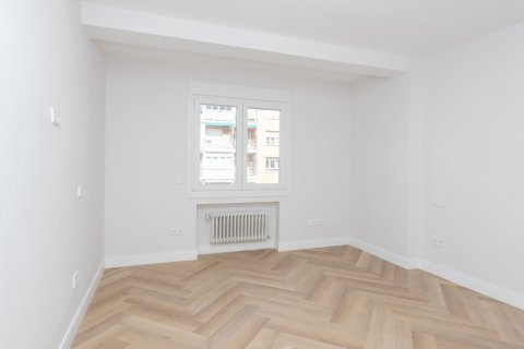 Продажа квартиры в Мадрид, Испания 3 спальни, 159м2 №121615 - фото 21