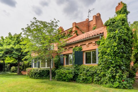 Villa en alquiler Madrid, España 5 dormitorios, 344 m2 No. 129879 - foto 1
