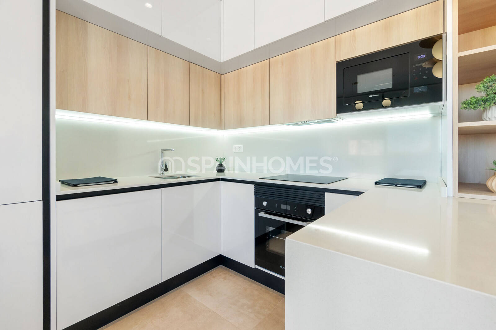 Apartment in Torrevieja, Alicante, Spain 2 bedrooms, 74 sq.m. No. 121172