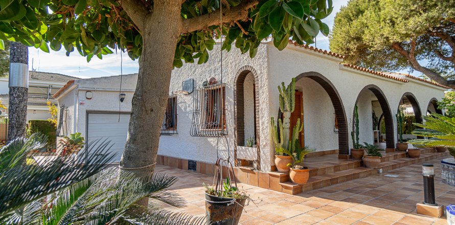 Villa La Zenia, Alicante, Spanien 4 Schlafzimmer, 220 m2 Nr. 126979