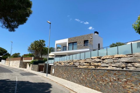 House à vendre Sant Feliu de Guixols, Girona, Espagne, 4 chambres, 300 m2 No. 130916 - photo 1