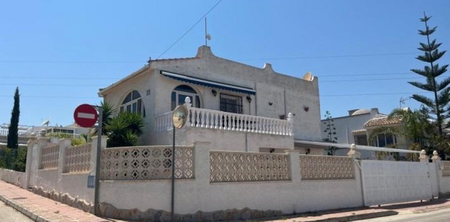 Villa Torrevieja, Alicante, Spagna 3 camere da letto, 146 mq. N° 131936