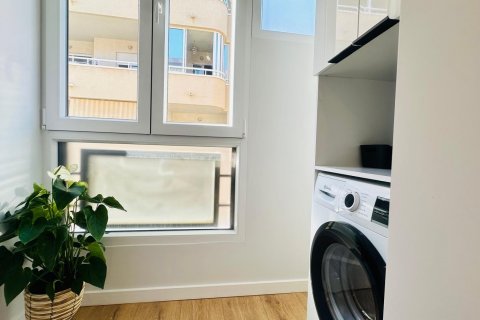 Apartment for sale Torrevieja, Alicante, Spain 3 bedrooms, 102 sq.m. No. 131914 - photo 5