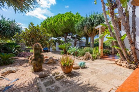 Villa for sale Platja Santandria, Menorca, Spain 3 bedrooms, 2004 sq.m. No. 130849 - photo 2