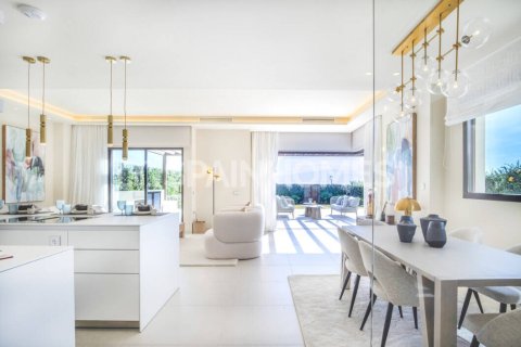 Villa for sale in Estepona, Malaga, Spain 4 bedrooms, 315 sq.m. No. 131172 - photo 19