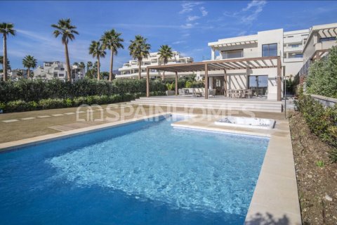 Villa for sale in Estepona, Malaga, Spain 4 bedrooms, 315 sq.m. No. 131172 - photo 1