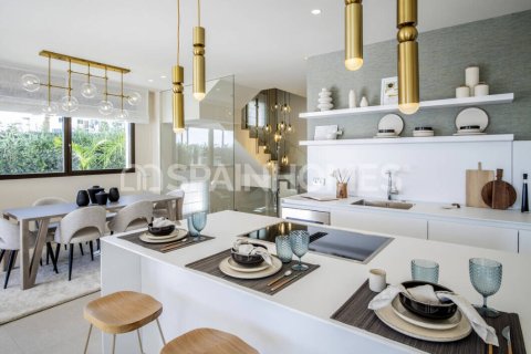 Villa for sale in Estepona, Malaga, Spain 4 bedrooms, 315 sq.m. No. 131172 - photo 17