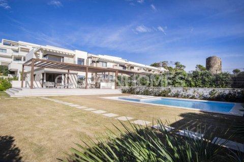 Villa for sale in Estepona, Malaga, Spain 4 bedrooms, 315 sq.m. No. 131172 - photo 6