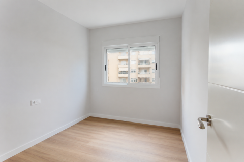 Apartment for sale in Barcelona, Spain 3 bedrooms, 65 sq.m. No. 130407 - photo 3