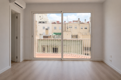 Apartment in Barcelona, Spain 3 bedrooms, 65 sq.m. No. 130407
