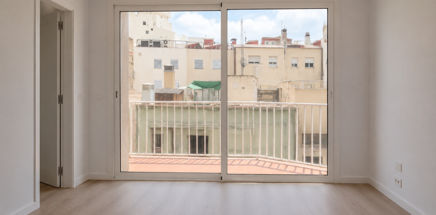 Apartment in Barcelona, Spain 3 bedrooms, 65 sq.m. No. 130407