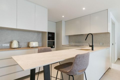 Продажа квартиры Торревьеха, Аликанте, Испания 3 спальни, 110м2 №128669 - фото 1