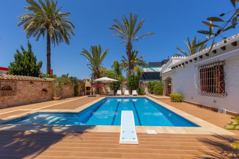 Villa for sale Punta Prima, Alicante, Spain 4 bedrooms, 168 sq.m. No. 122611 - photo 1