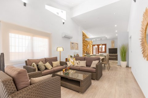 Villa for sale Punta Prima, Alicante, Spain 4 bedrooms, 168 sq.m. No. 122611 - photo 2