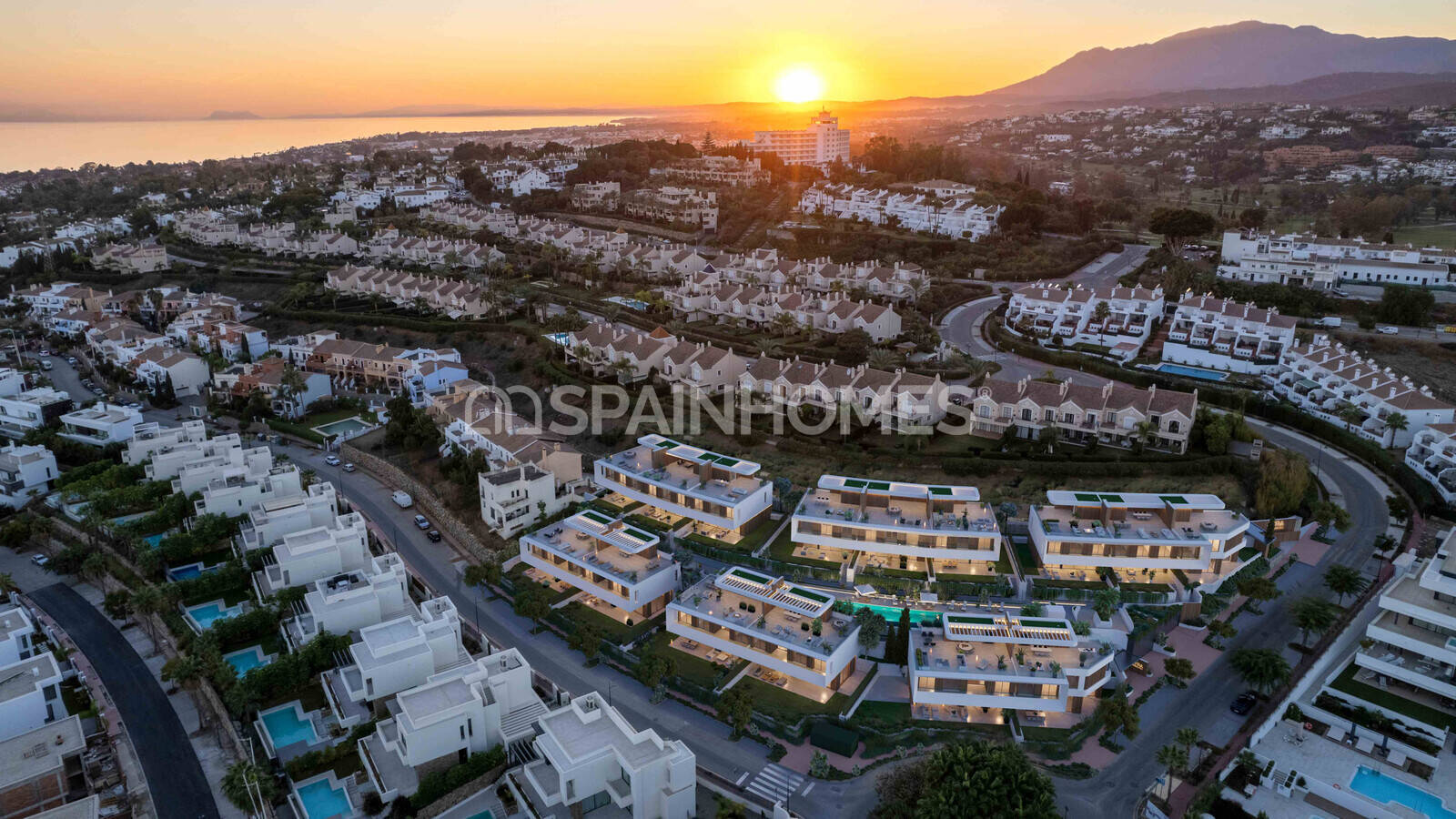 Villa à Estepona, Malaga, Espagne 4 chambres, 265 m2 No. 121103