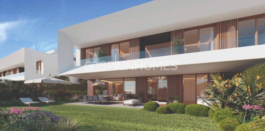 Villa in Estepona, Malaga, Spain 4 bedrooms, 265 sq.m. No. 121103