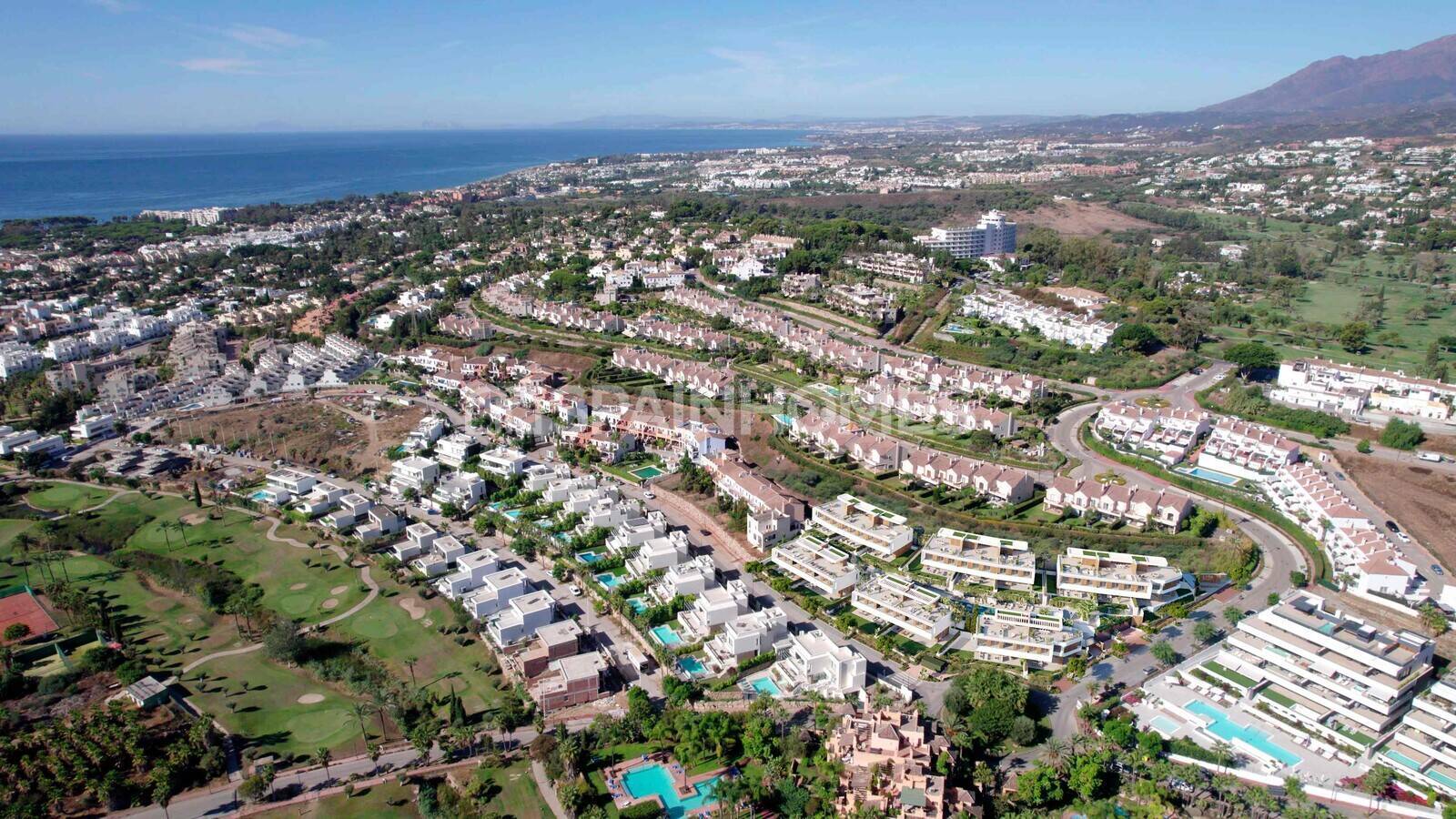 Villa à Estepona, Malaga, Espagne 4 chambres, 265 m2 No. 121103