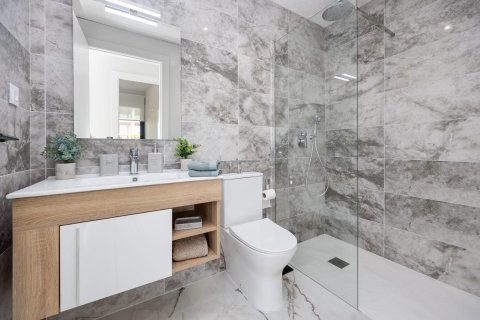 Huoneisto myytävänä San Miguel de Salinas, Alicante, Espanja, 2 makuuhuonetta, 70 m2 No. 128596 - kuva 14