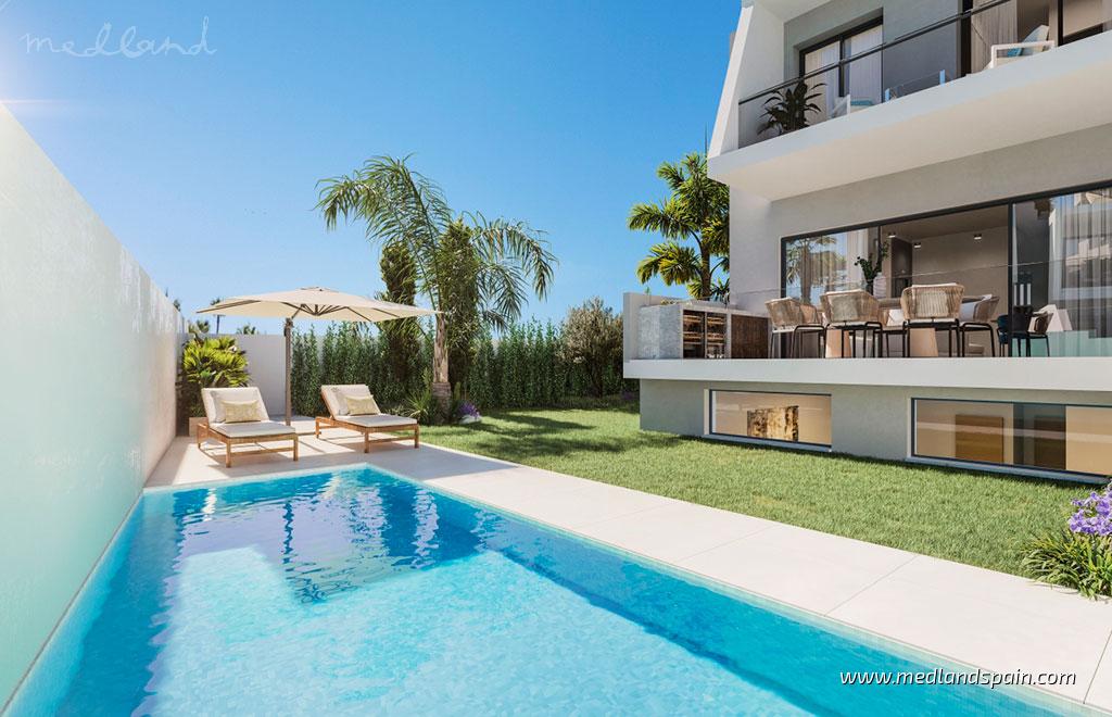 Radhus i Estepona, Malaga, Spanien 3 sovrum, 343 kvm. Nr. 121708