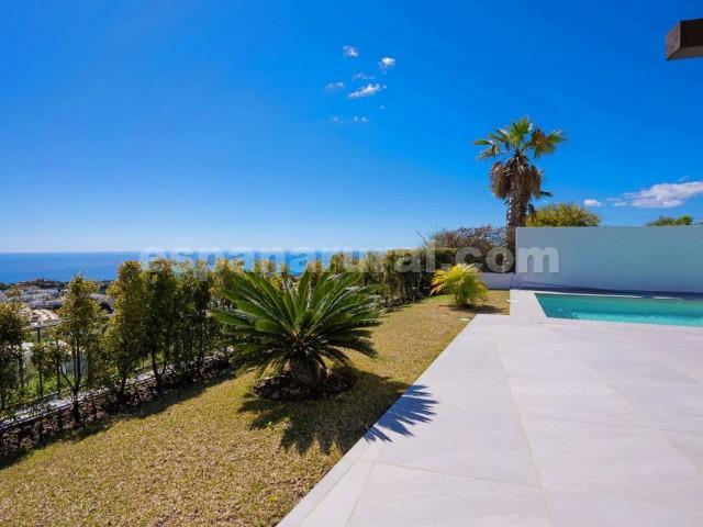 Villa i Mijas, Malaga, Spanien 4 sovrum, 338 kvm. Nr. 128605