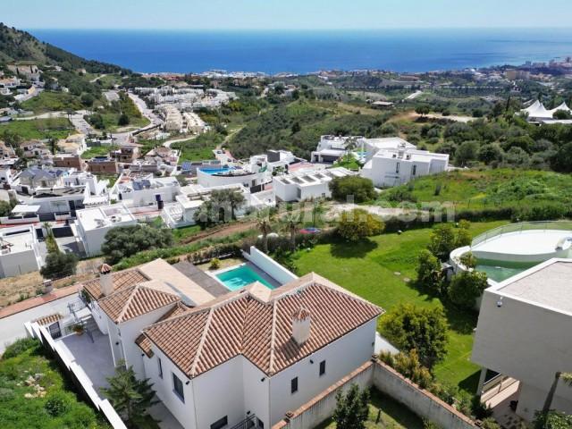 Villa i Mijas, Malaga, Spanien 4 sovrum, 338 kvm. Nr. 128605