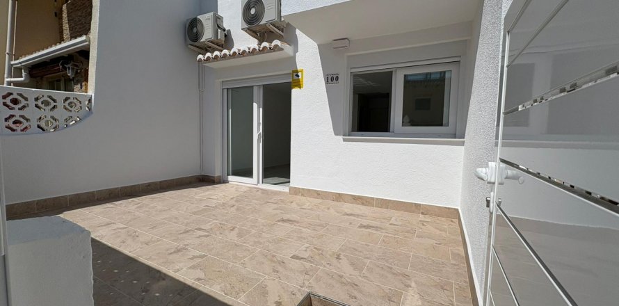 House Torrevieja, Alicante, Espagne 3 chambres, 78 m2 No. 130585