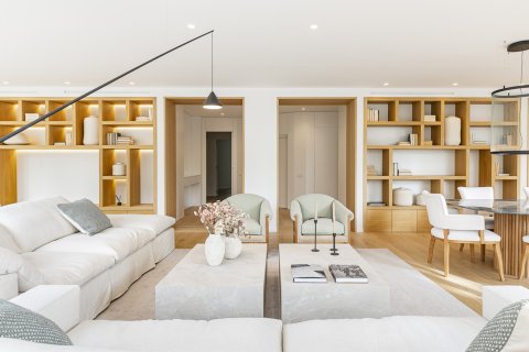 Huoneisto myytävänä Barcelona, Espanja, 5 makuuhuonetta, 273 m2 No. 130258 - kuva 2
