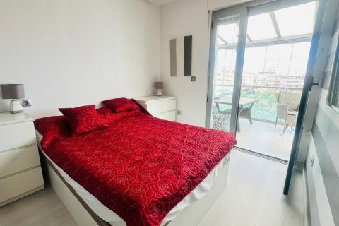 Apartamento en venta Torrevieja, Alicante, España 2 dormitorios, 83 m2 No. 131917 - foto 12