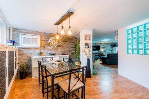 Kaupunkipientalo myytävänä Torrevieja, Alicante, Espanja, 3 makuuhuonetta, 257 m2 No. 131920 - kuva 10