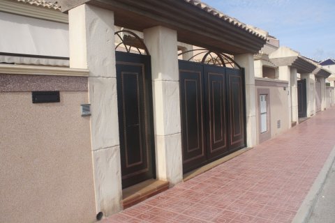 Dzīvoklis pārdošanā Torrevieja, Alicante, Spānijā 2 istabas, 225 m2 Nr. 123640 - attēls 24