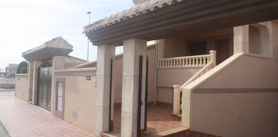 Dzīvoklis Torrevieja, Alicante, Spānijā 2 istabas, 225 m2 Nr. 123640
