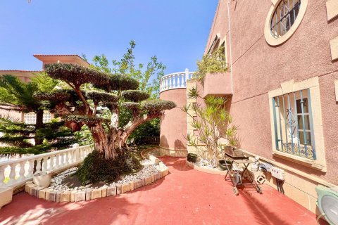 Villa for sale Torrevieja, Alicante, Spain 3 bedrooms, 253 sq.m. No. 127165 - photo 19