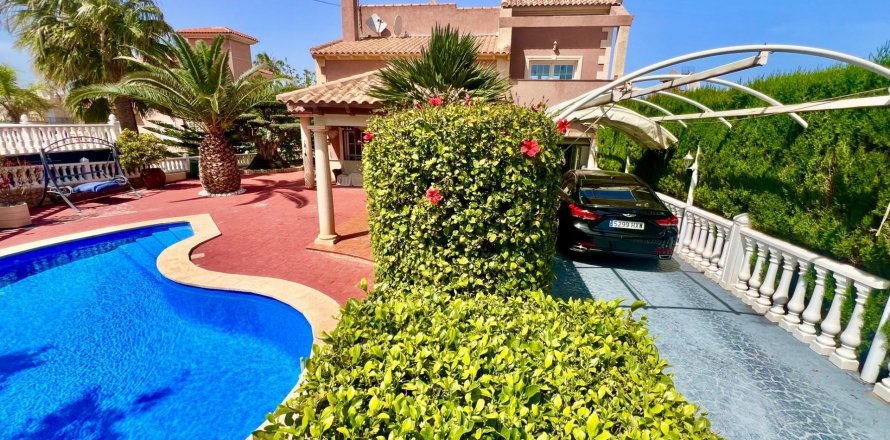 Villa Torrevieja, Alicante, Spain 3 bedrooms, 253 sq.m. No. 127165