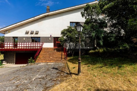 Villa for sale El Escorial, Madrid, Spain 4 bedrooms, 396 sq.m. No. 122263 - photo 3