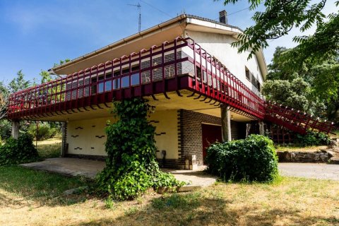 Villa for sale El Escorial, Madrid, Spain 4 bedrooms, 396 sq.m. No. 122263 - photo 1