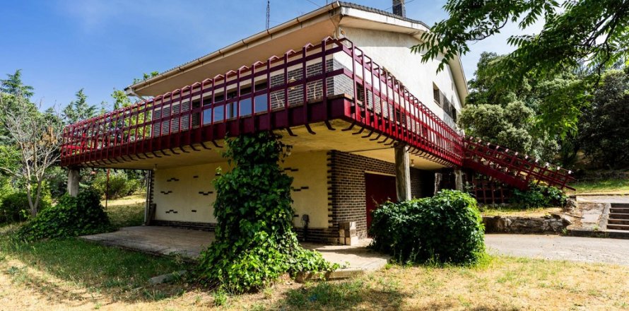 Villa El Escorial, Madrid, Spain 4 bedrooms, 396 sq.m. No. 122263