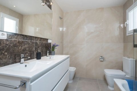 Townhouse for sale Badajoz, Spain 4 bedrooms, 180 sq.m. No. 127450 - photo 16