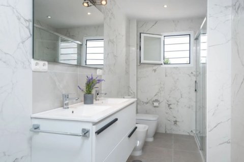 Townhouse for sale Badajoz, Spain 4 bedrooms, 180 sq.m. No. 127450 - photo 13