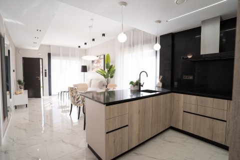 Huoneisto myytävänä Pilar de la Horadada, Alicante, Espanja, 3 makuuhuonetta, 83 m2 No. 127711 - kuva 20
