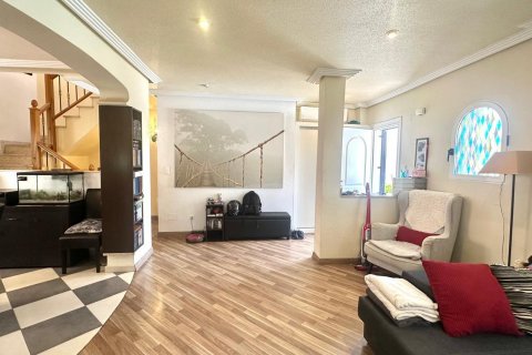 Kaupunkipientalo myytävänä La Florida, Alicante, Espanja, 3 makuuhuonetta, 183 m2 No. 131680 - kuva 27