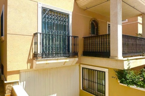 Kaupunkipientalo myytävänä La Florida, Alicante, Espanja, 3 makuuhuonetta, 183 m2 No. 131680 - kuva 11