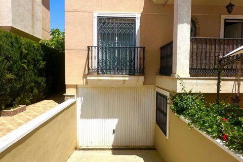 Kaupunkipientalo myytävänä La Florida, Alicante, Espanja, 3 makuuhuonetta, 183 m2 No. 131680 - kuva 10