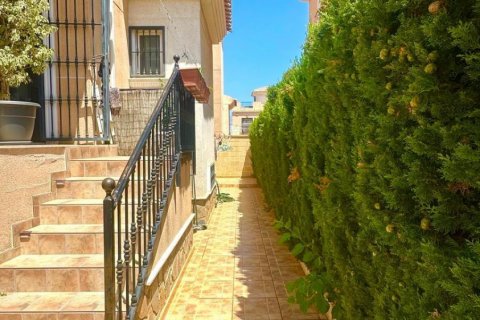 Kaupunkipientalo myytävänä La Florida, Alicante, Espanja, 3 makuuhuonetta, 183 m2 No. 131680 - kuva 3